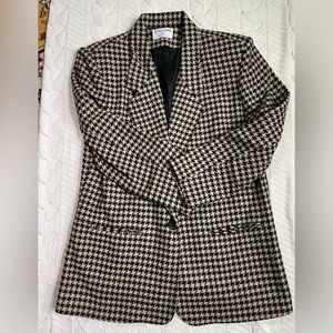 Blazer- 70% wool, lined
